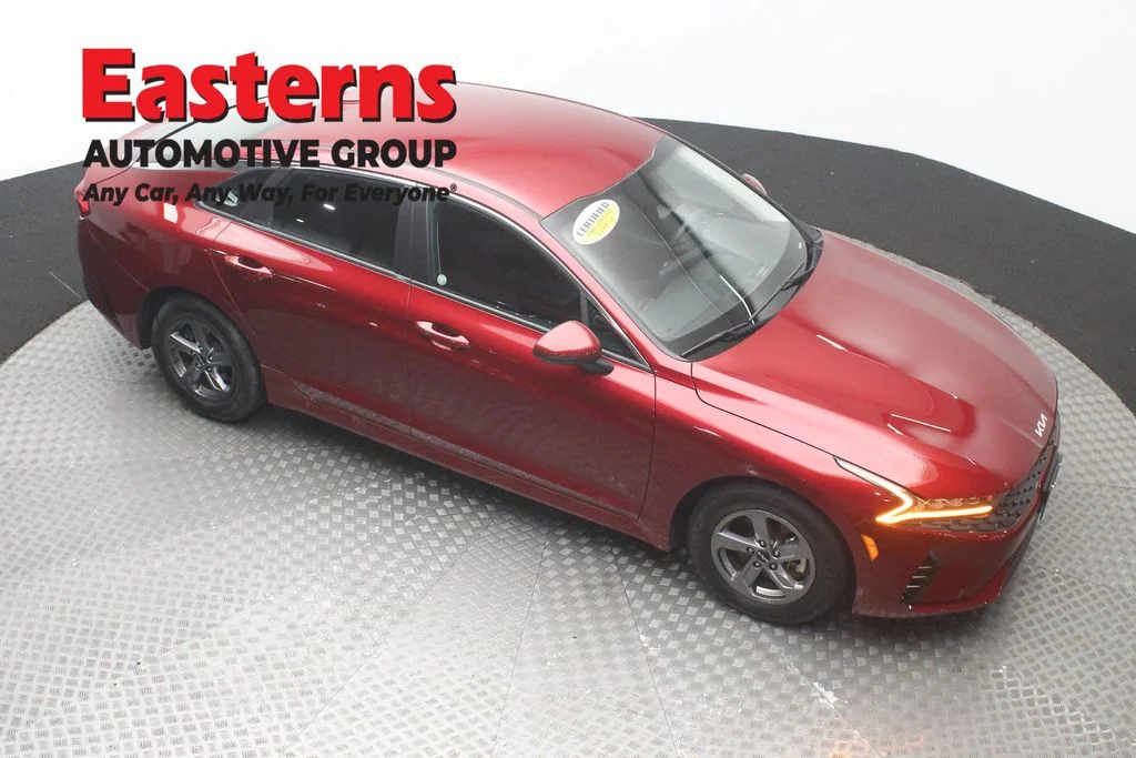 Used 2023 Red Kia LXS image 3