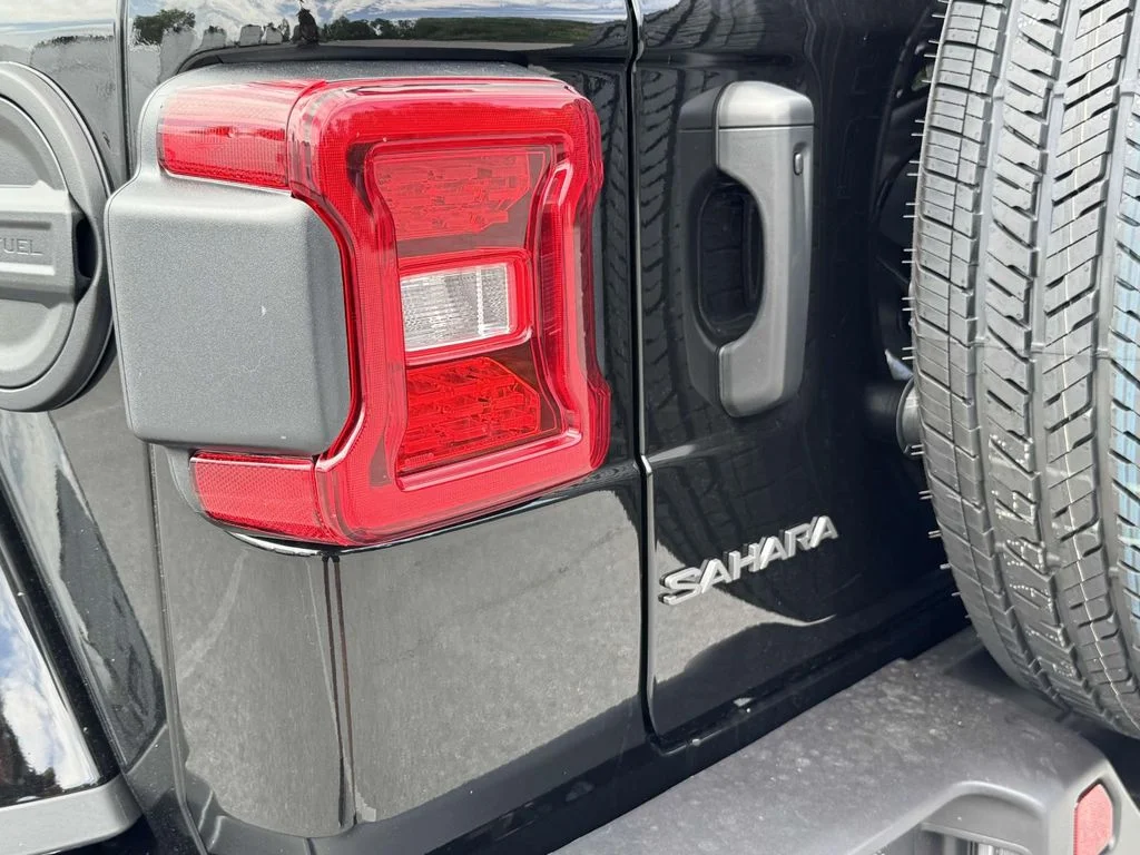 2025 Jeep Wrangler 4-Door Sahara - Photo 11