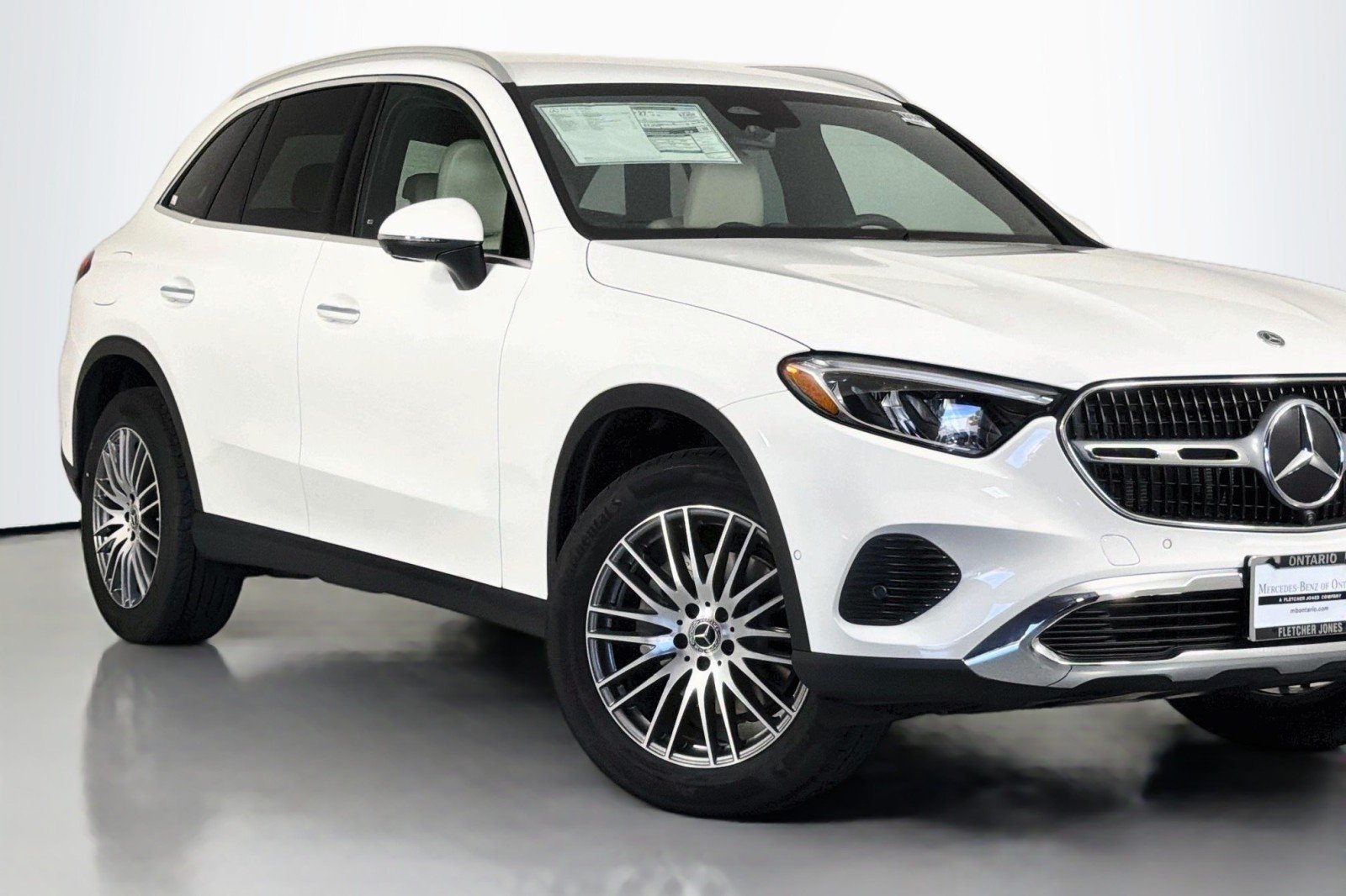 New 2026 Polar White Mercedes-Benz GLC 300 SUV image 9