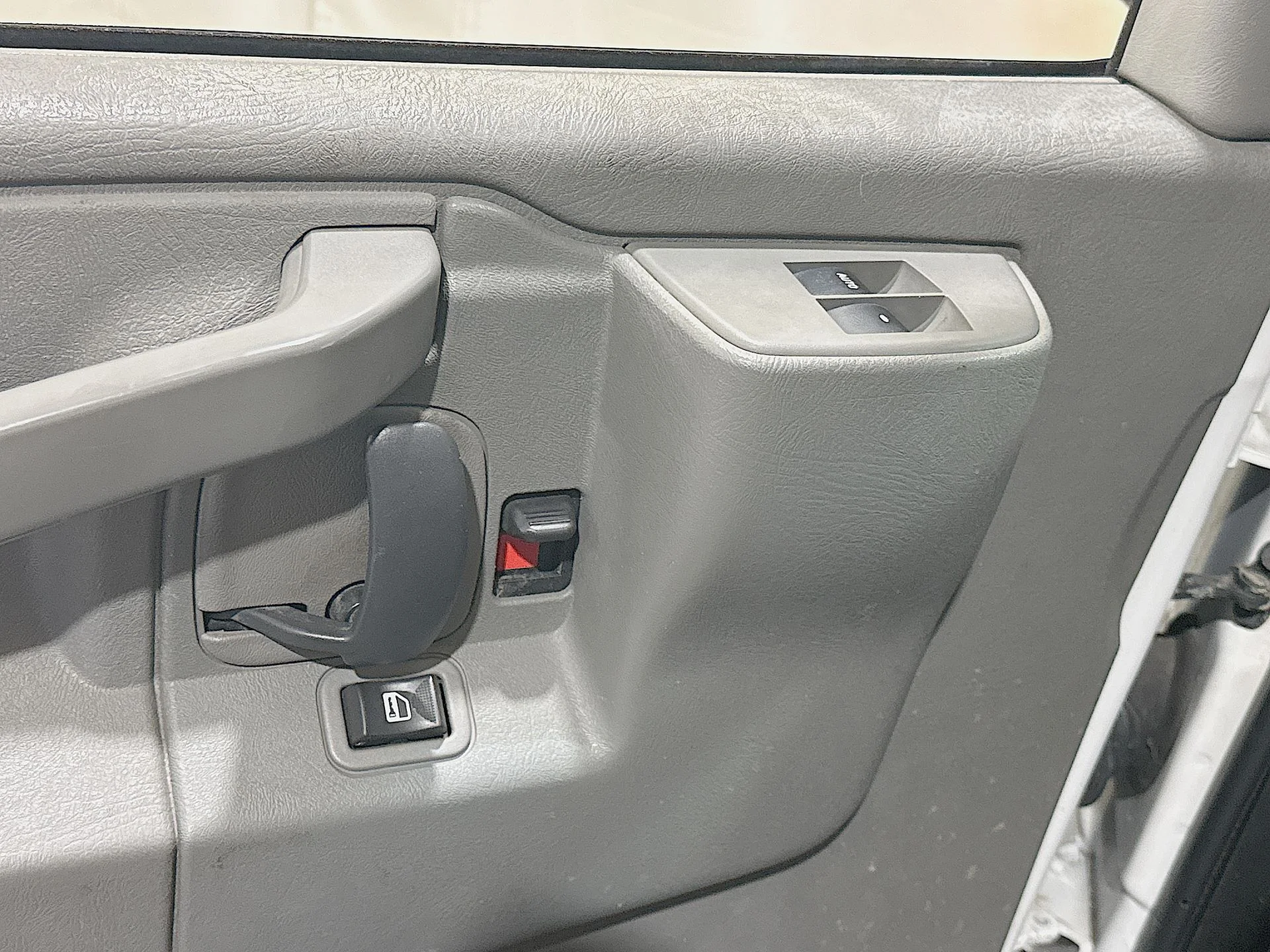 Used 2016 SUMMIT WHITE GMC Work Van image 19