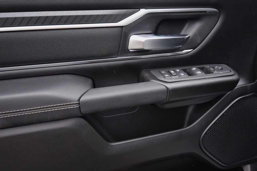 New 2026 Diamond Black Crystal Pearl-Coat Exterior Paint RAM Big Horn/Lone Star image 27