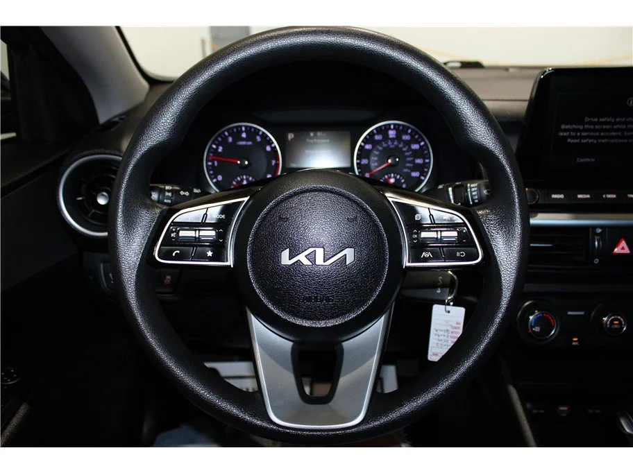 2023 Kia Forte LXS - Photo 22