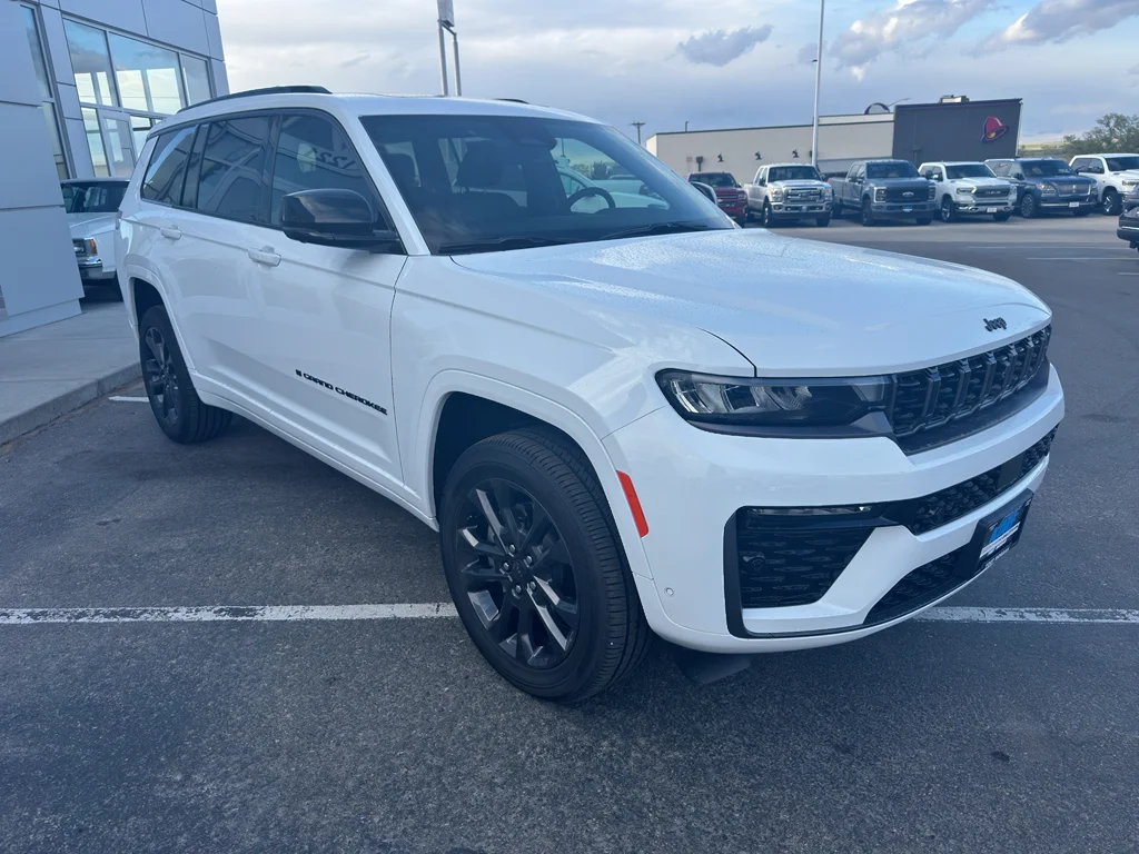 New 2026 Bright White Clear-Coat Exterior Paint Jeep Limited Reserve image 7