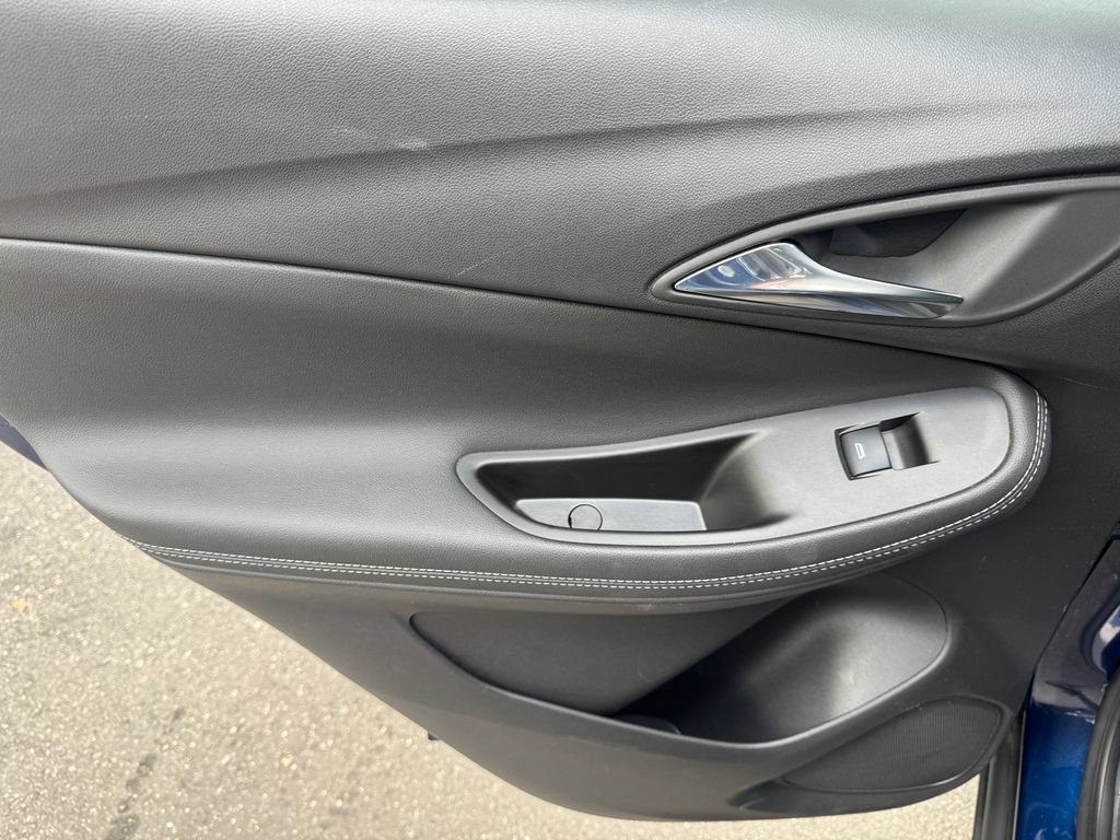 Used 2023 Sapphire Metallic Buick Select image 37