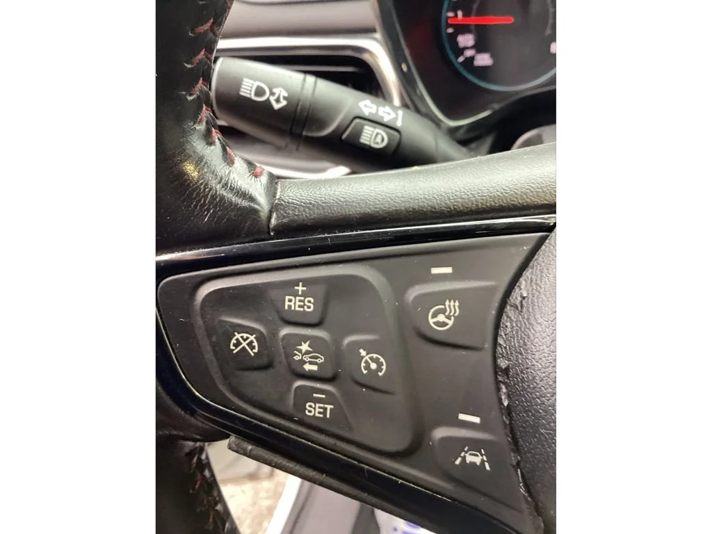 Used 2022 Summit White Chevrolet RS image 31