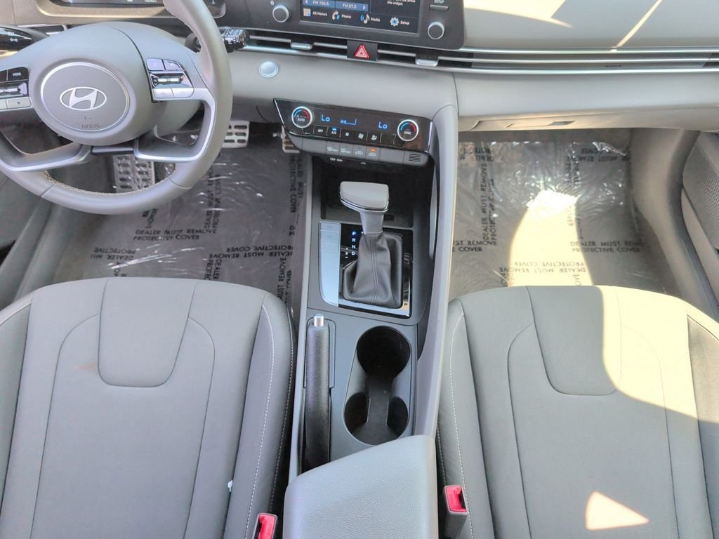 2025 Hyundai Elantra SEL - Photo 17