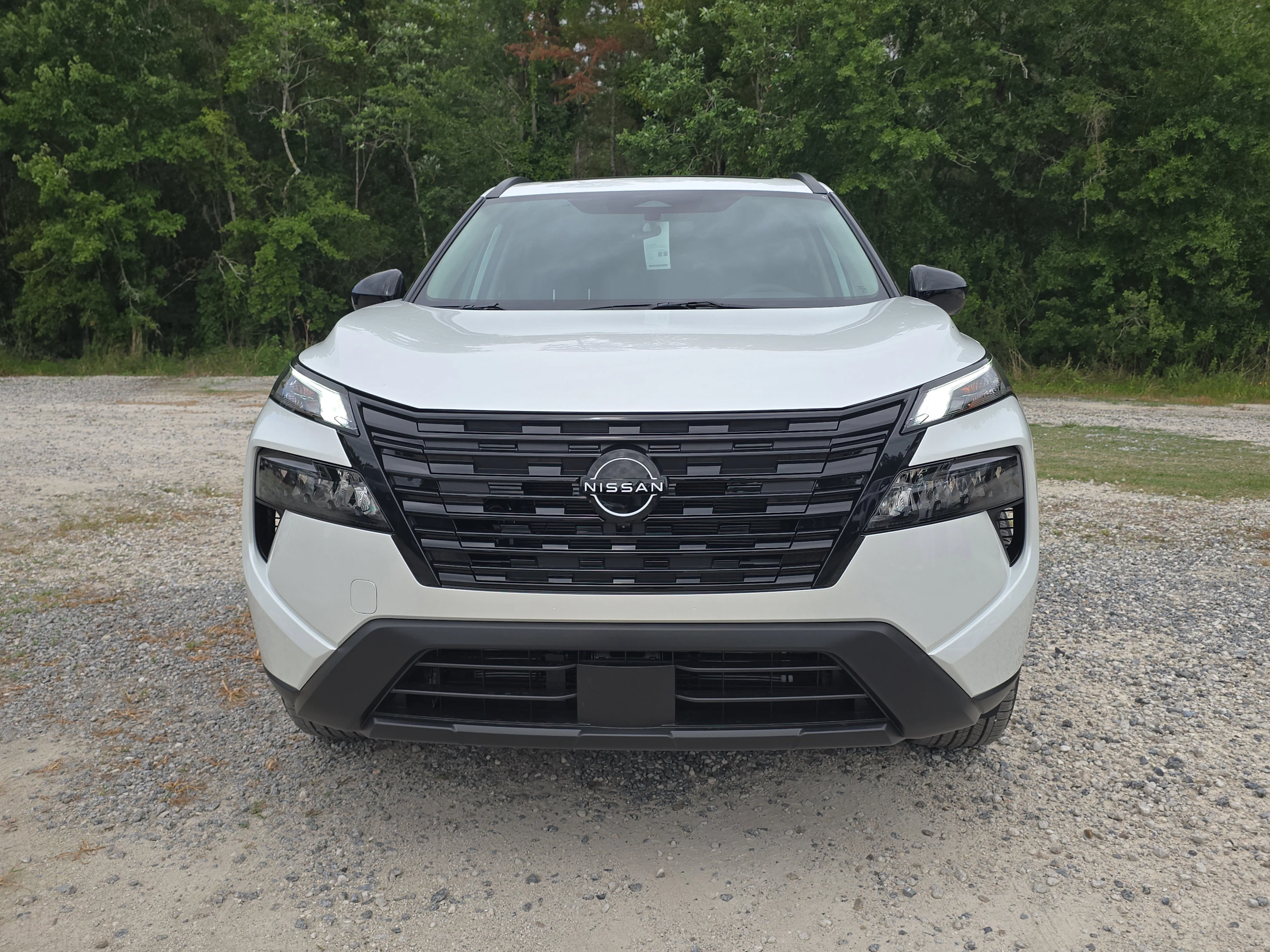 New 2026 Everest White Pearl TriCoat Nissan Dark Armor™ image 3