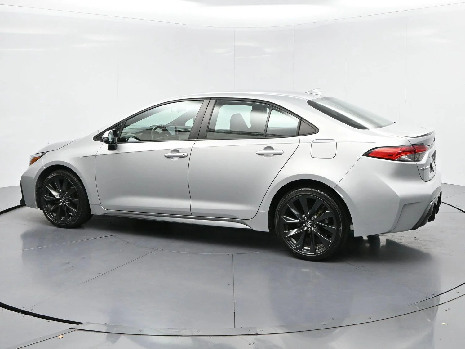 Used 2023 Silver Toyota SE image 5