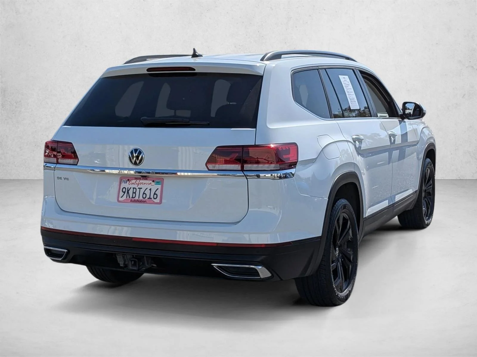 Used 2023 Pure White Volkswagen 3.6L V6 SE w/Technology image 5