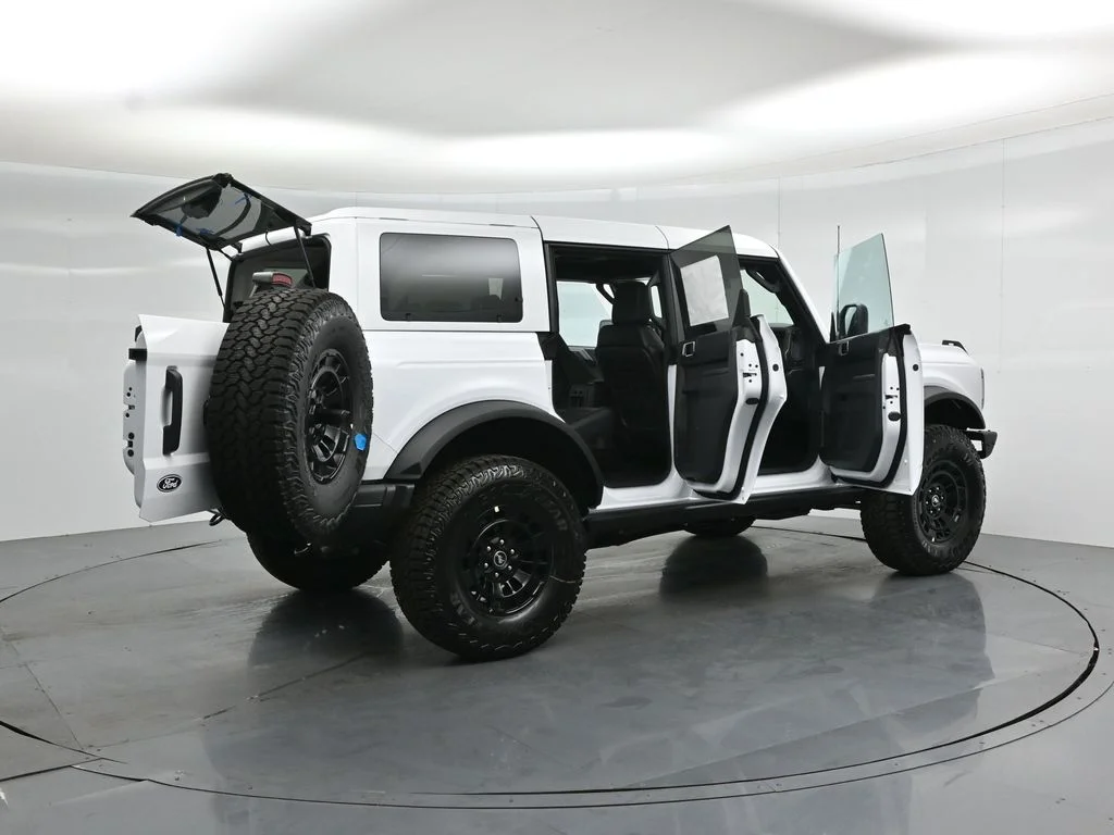 New 2026 Oxford White Ford Badlands image 5