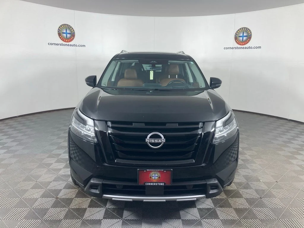 Used 2024 Black Nissan Platinum image 17