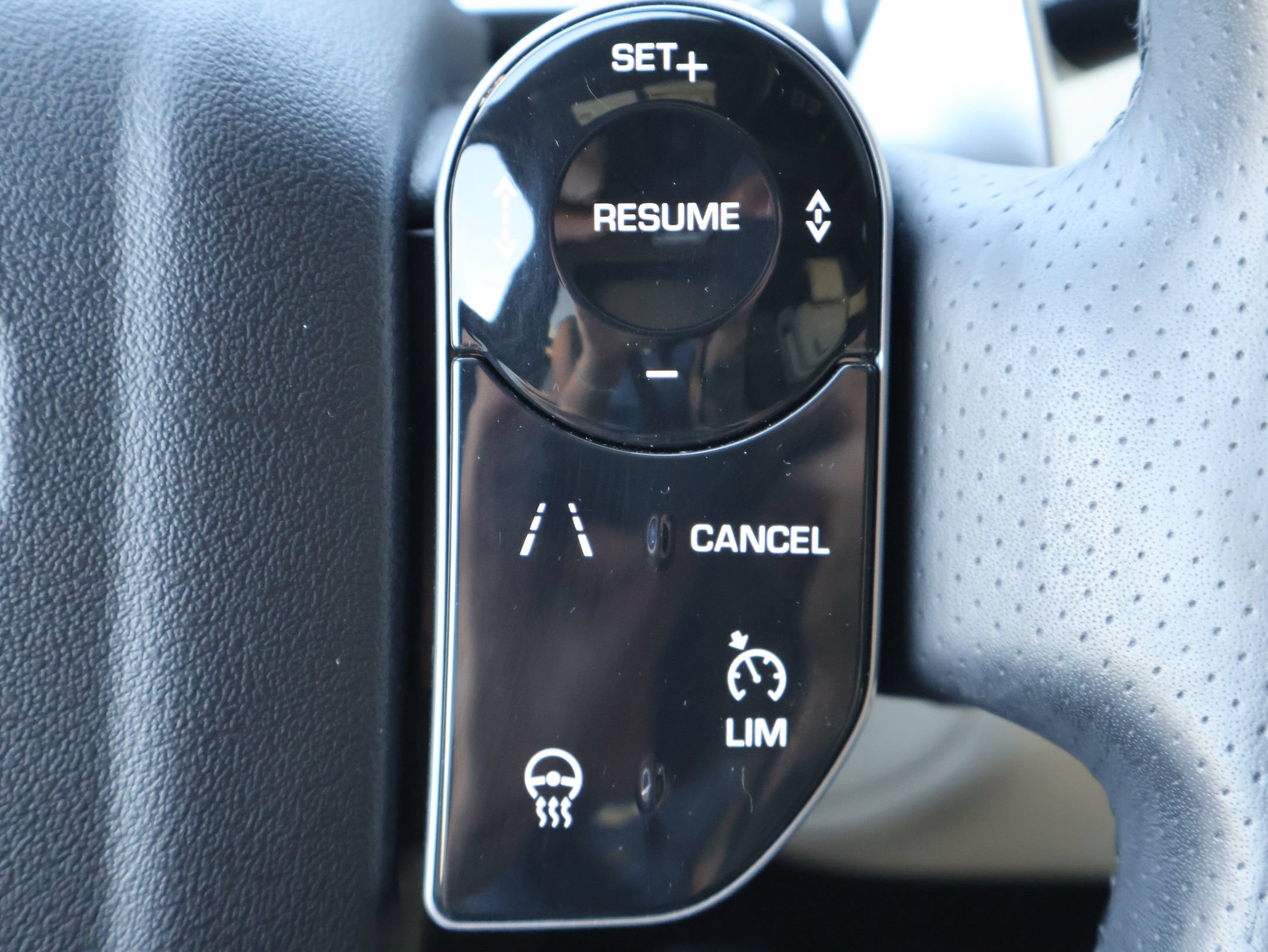 Used 2020 Fuji White Land Rover HSE Dynamic image 14