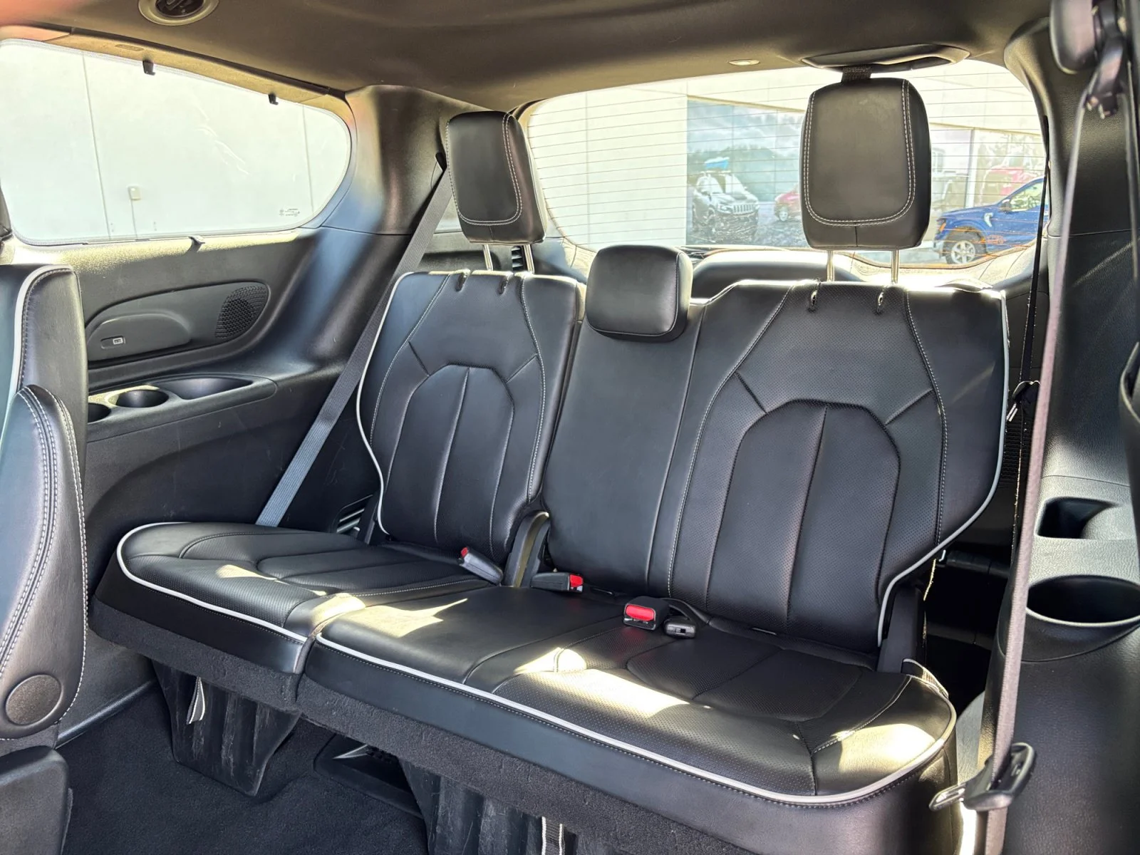 Used 2025 Bright White Chrysler Limited image 22