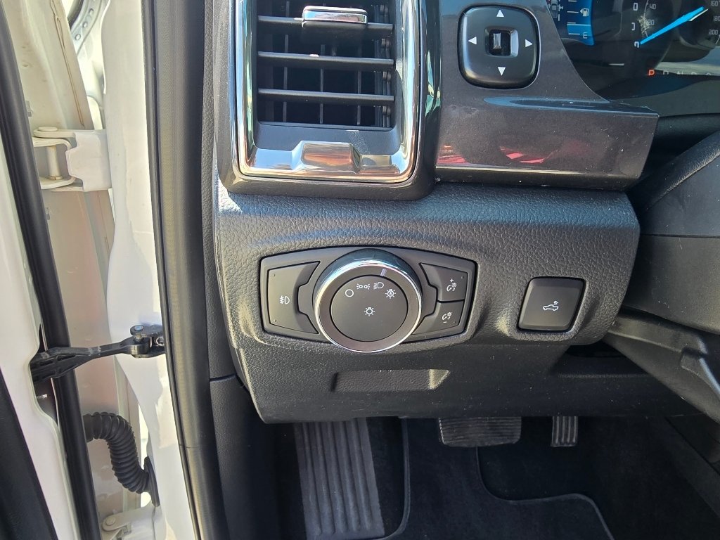 Used 2019 White Platinum Tri-Coat Ford LARIAT image 20
