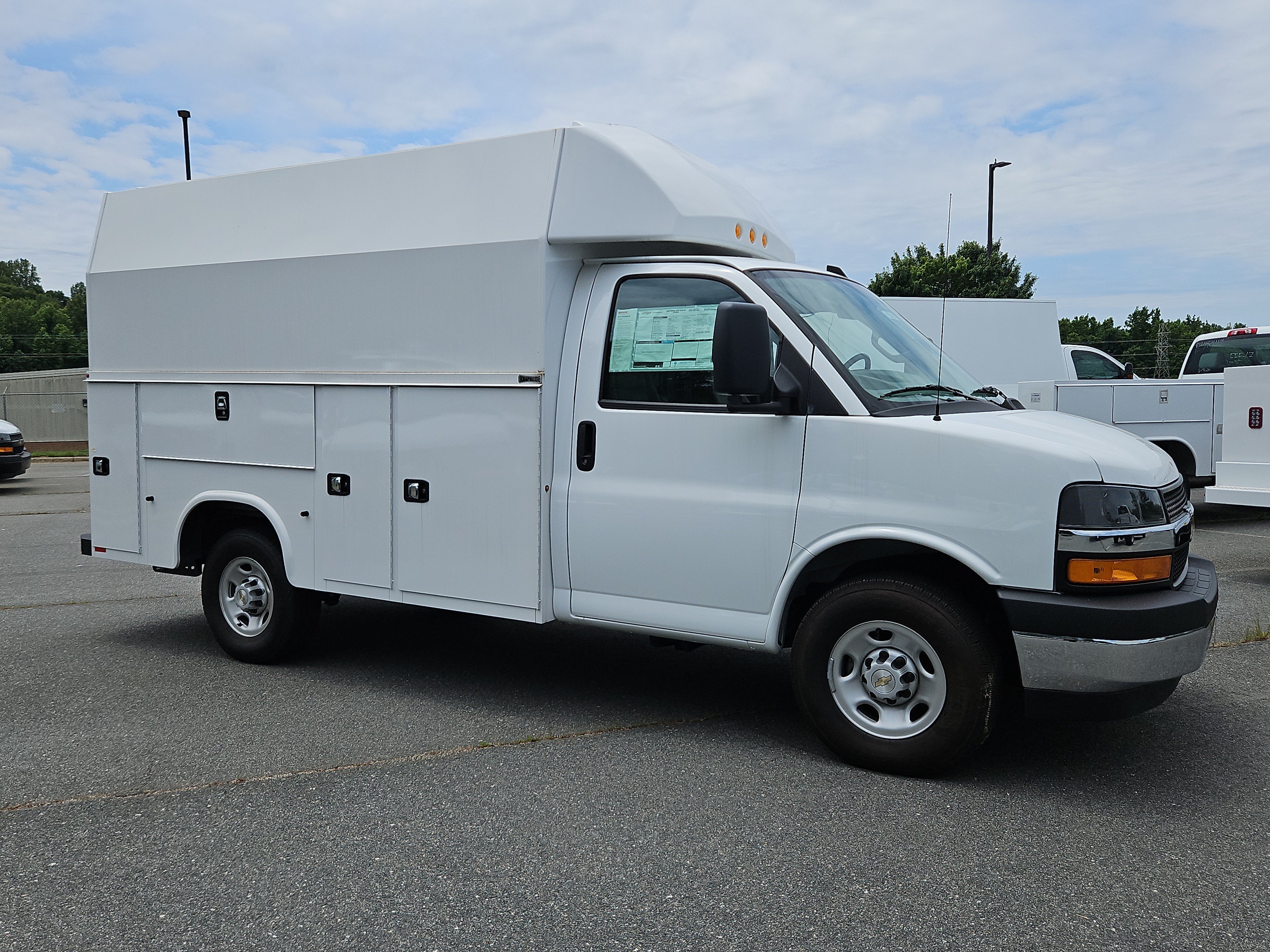 New 2025 Summit White Chevrolet 1WT image 6