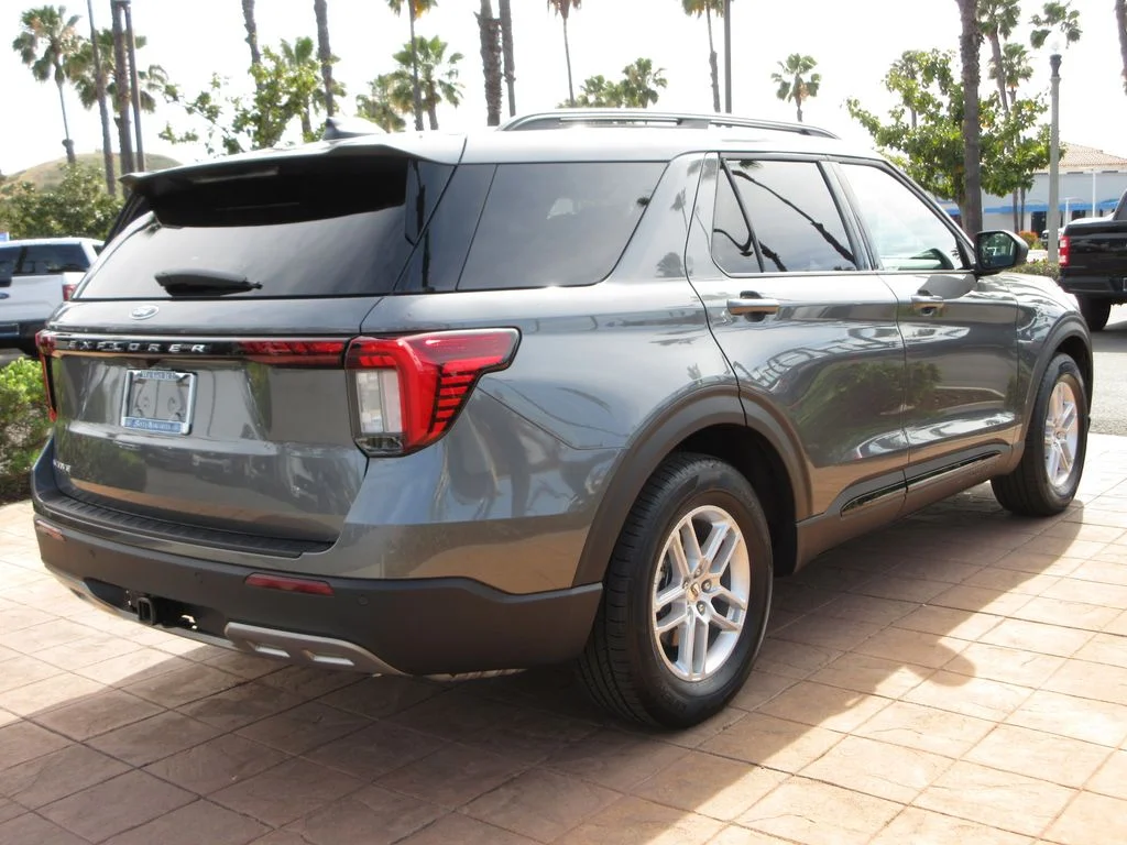 New 2026 Carbonized Gray Metallic Ford Active image 4
