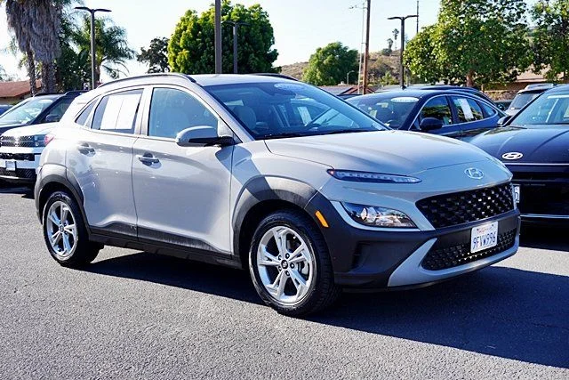 Used 2023 Silver Hyundai SEL image 5