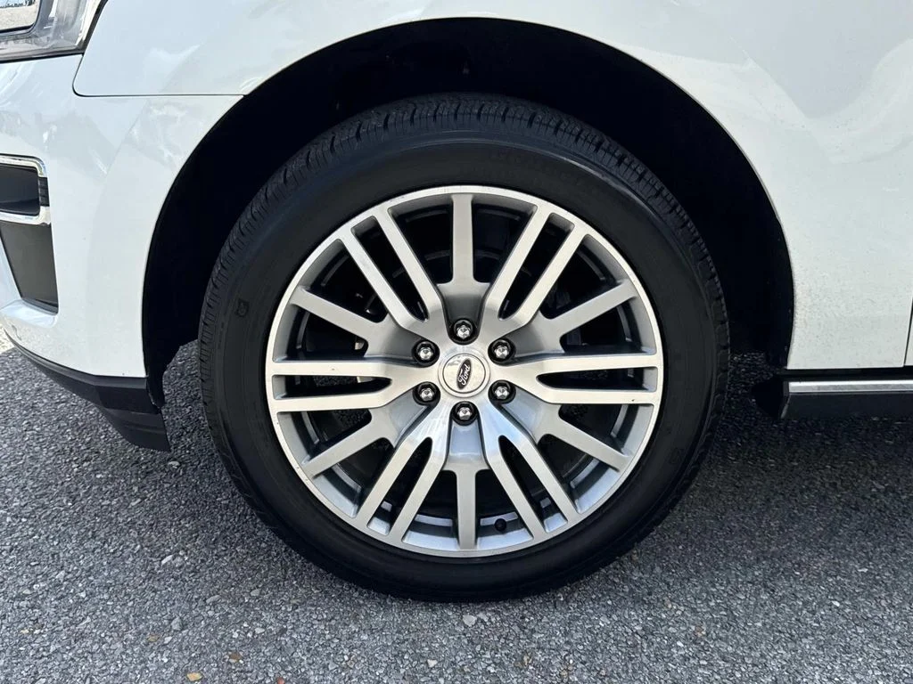 Certified Used 2022 Star White Ford Limited image 4