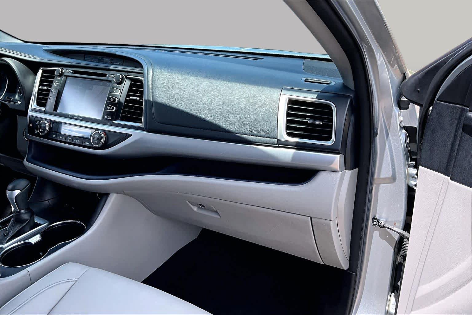 Used 2018 Celestial Silver Metallic Toyota XLE image 19