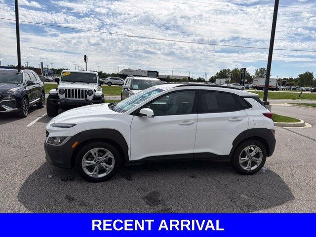 Used 2023 White Hyundai SEL image 13