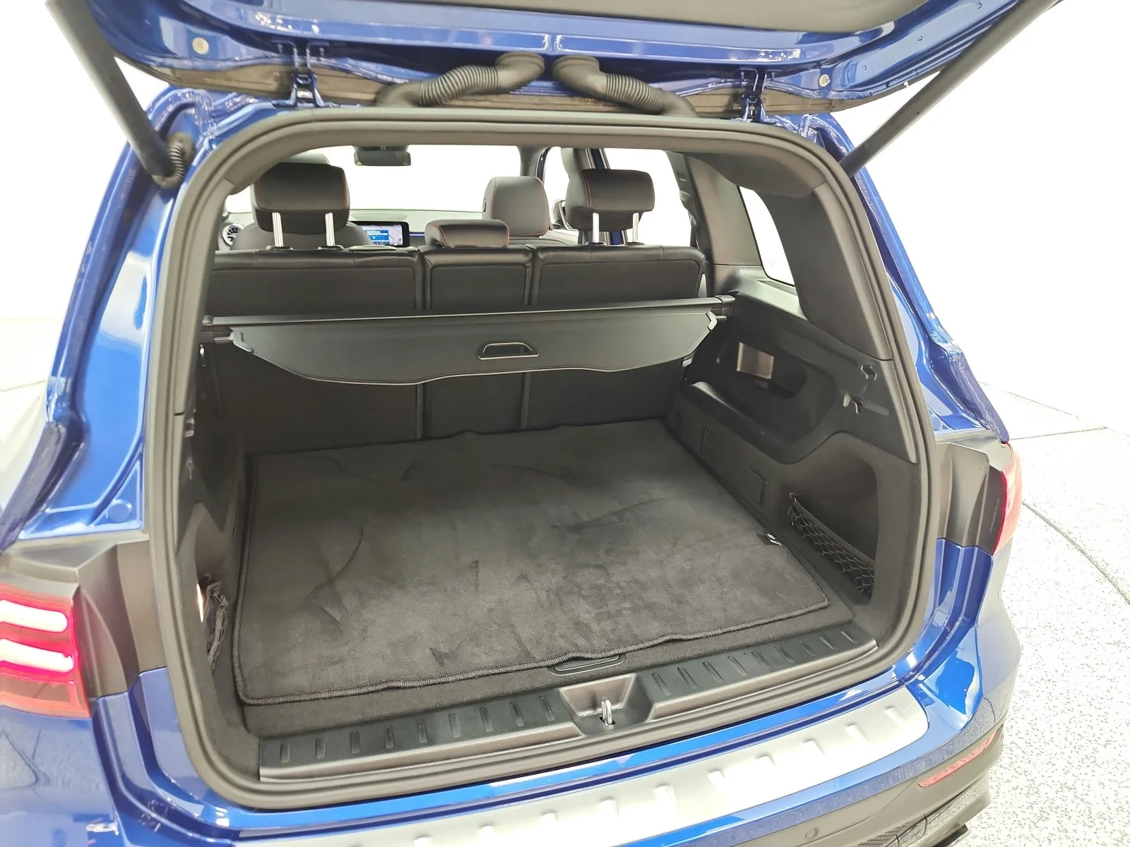 Used 2025 Starling Blue Metallic Mercedes-Benz AMG® GLB 35 4MATIC SUV image 22