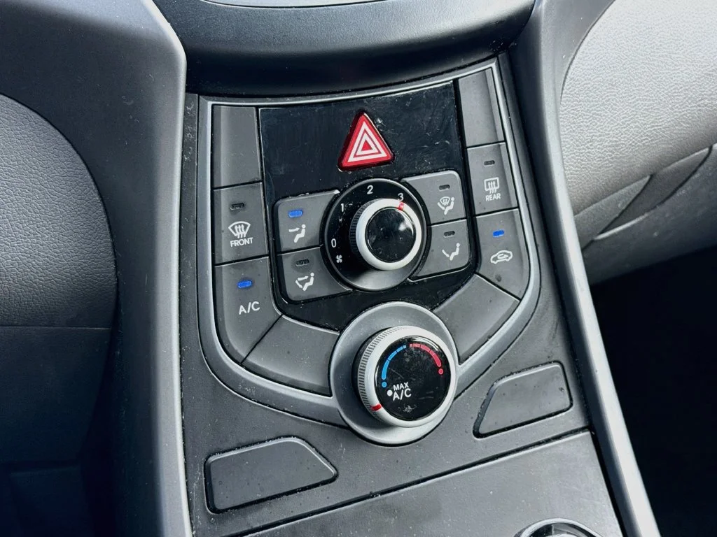 Used 2014 Harbor Gray Metallic Hyundai SE image 21