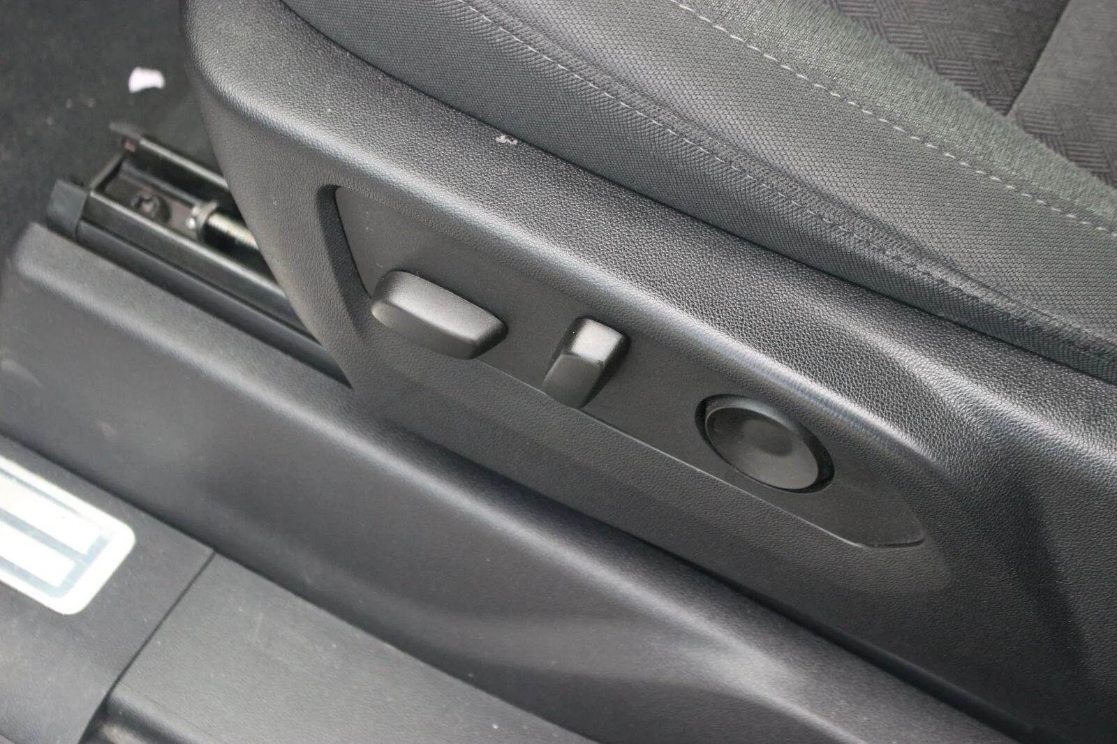 Used 2025 Summit White Chevrolet LT image 19