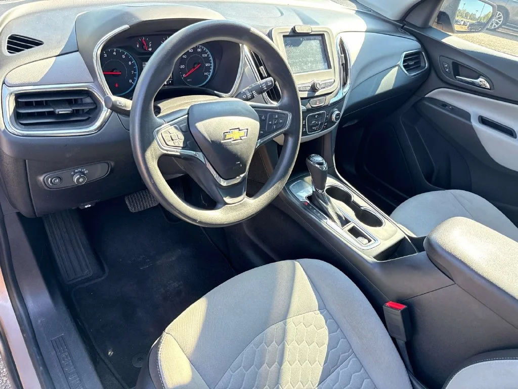 Used 2018 Beige Chevrolet LS image 27