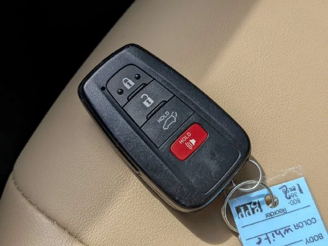 Used 2025 Beige Toyota XLE Premium image 29