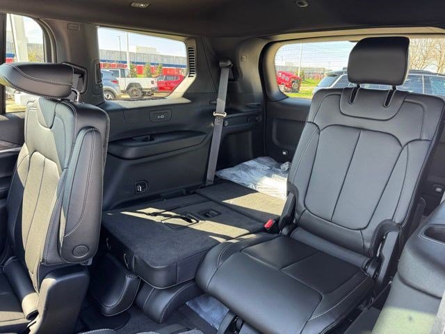 New 2026 Baltic Gray Metallic Clearcoat Jeep Limited image 30