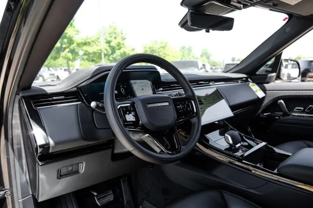 New 2026  Land Rover Dynamic SE image 3