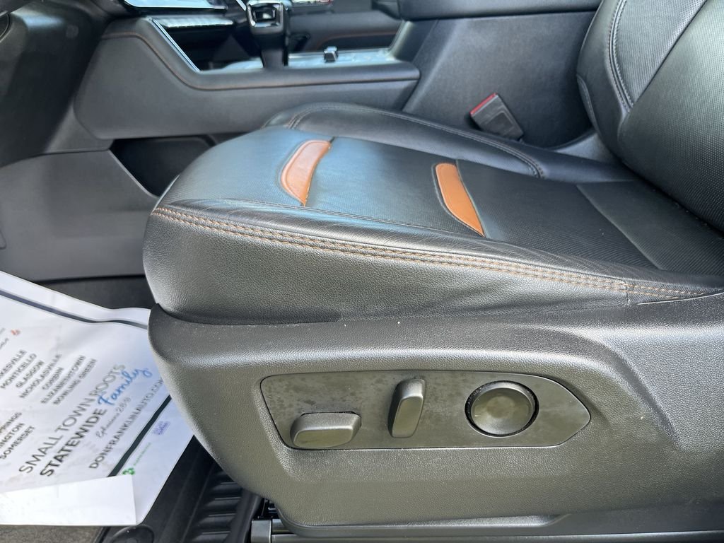 Used 2023 White GMC AT4 image 18