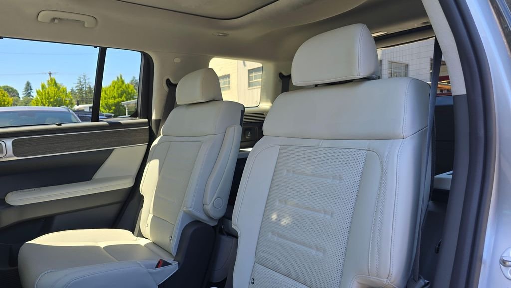 Used 2025 Shimmering Silver Hyundai Calligraphy image 17