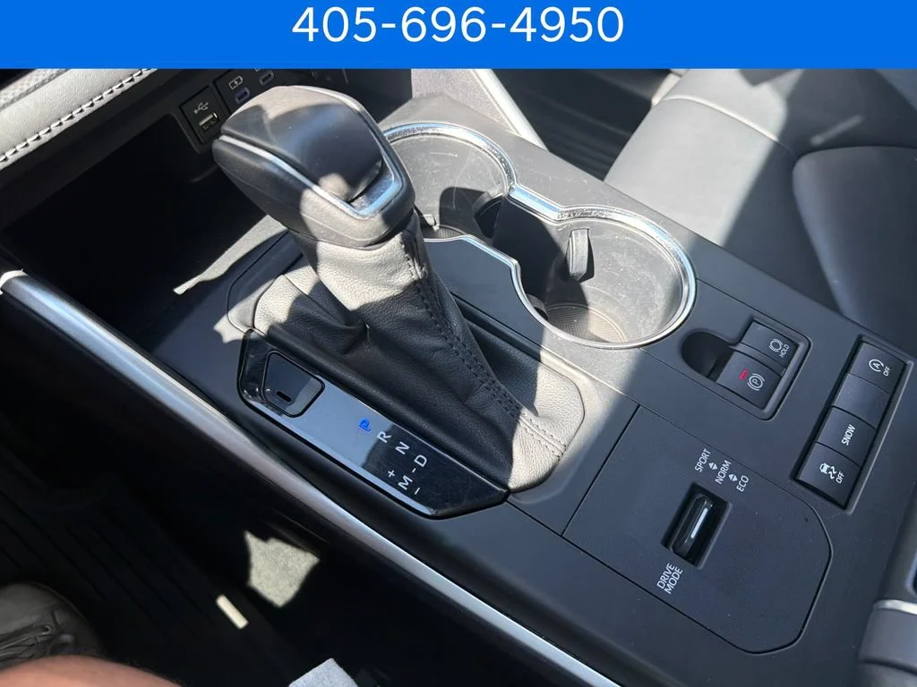 Pre-Owned 2022 Toyota Highlander XLE