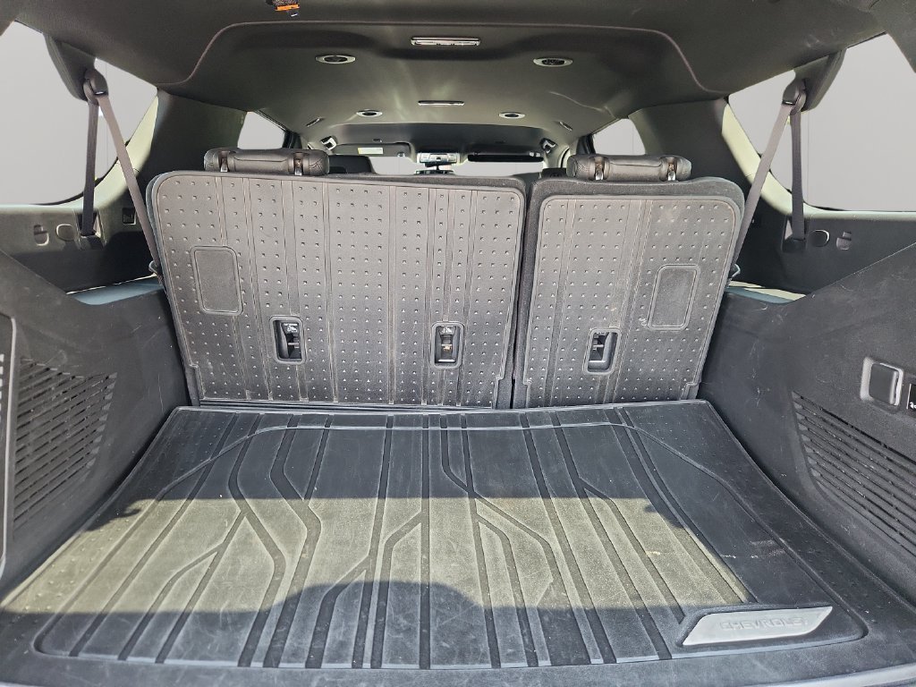 2023 Chevrolet Suburban Z71 - Photo 12
