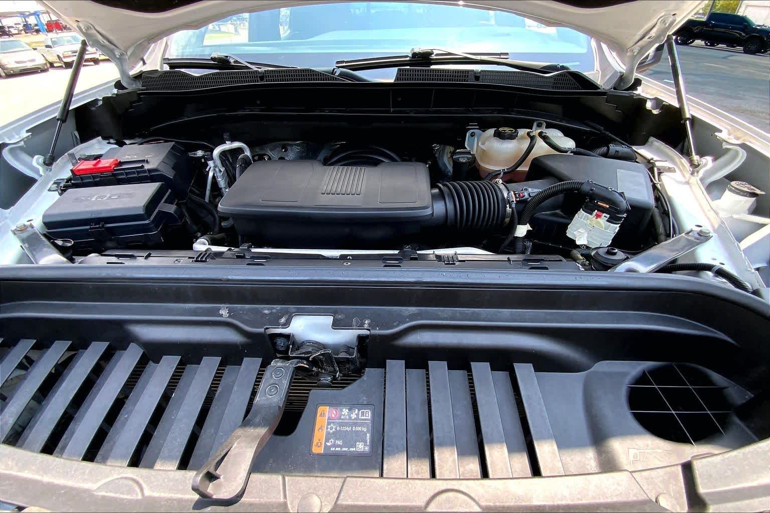 Used 2024 Summit White GMC AT4 image 32
