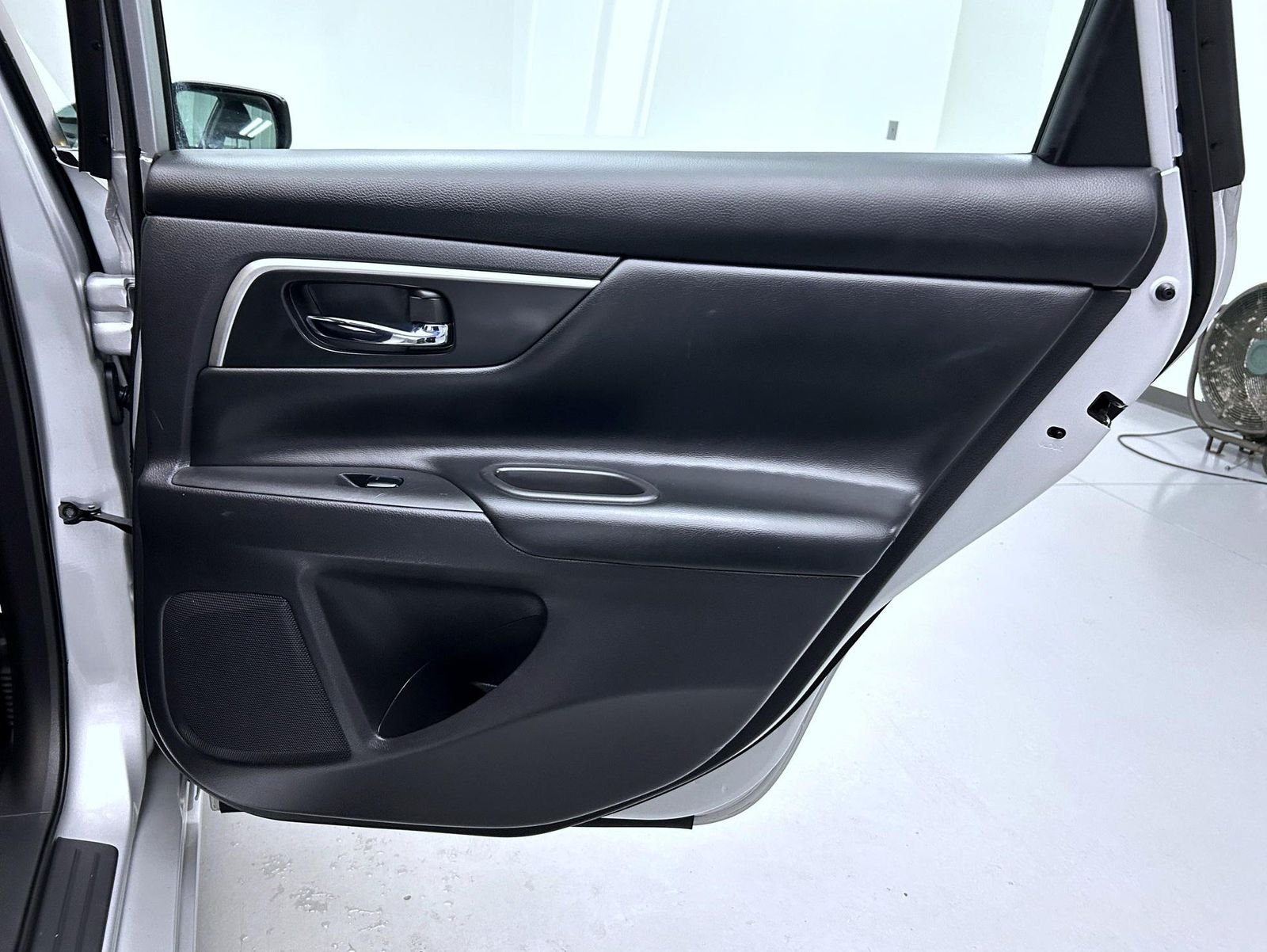 Used 2017 Silver Nissan 2.5 SV image 17