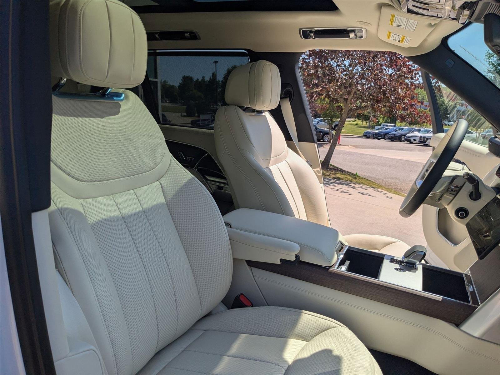 New 2026 Icy White Land Rover SE image 32