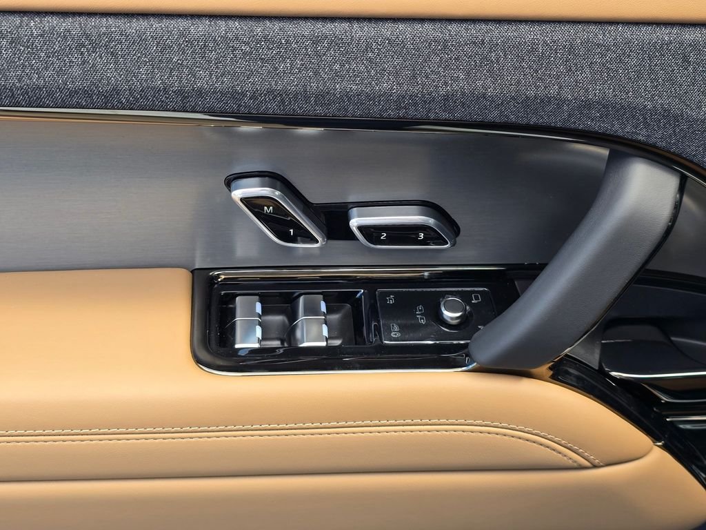 New 2026 Fuji White LAND ROVER SE image 29