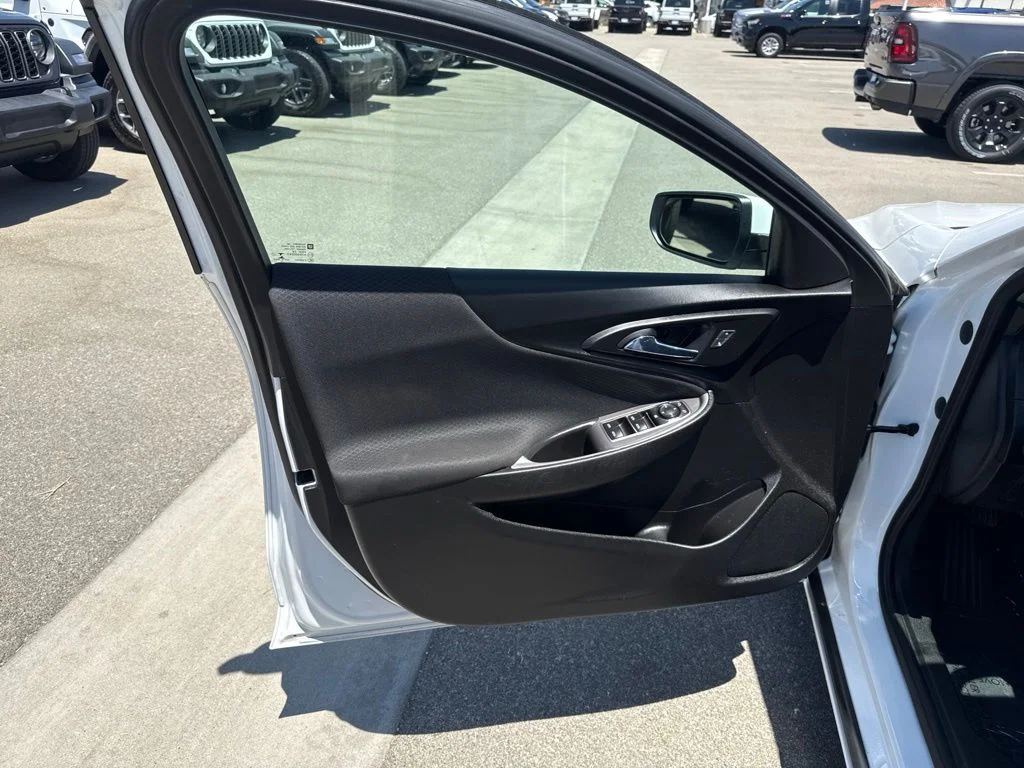 2021 Chevrolet Malibu 1LS | CarEdge | CarEdge