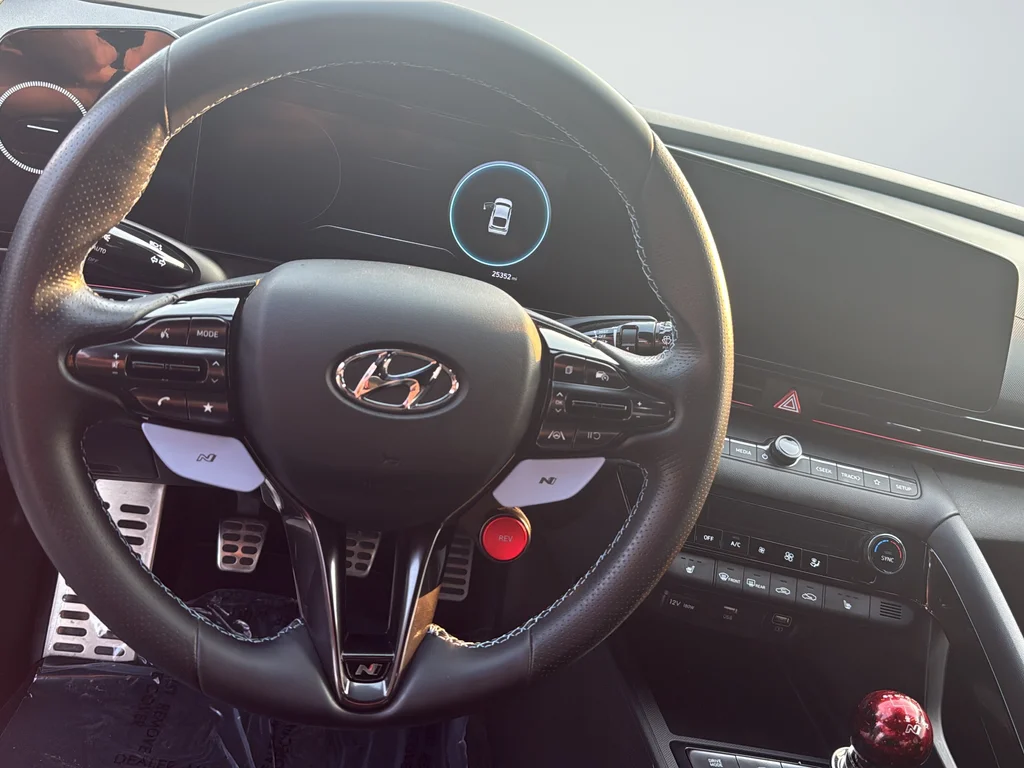 Used 2022 Black Hyundai Base image 11
