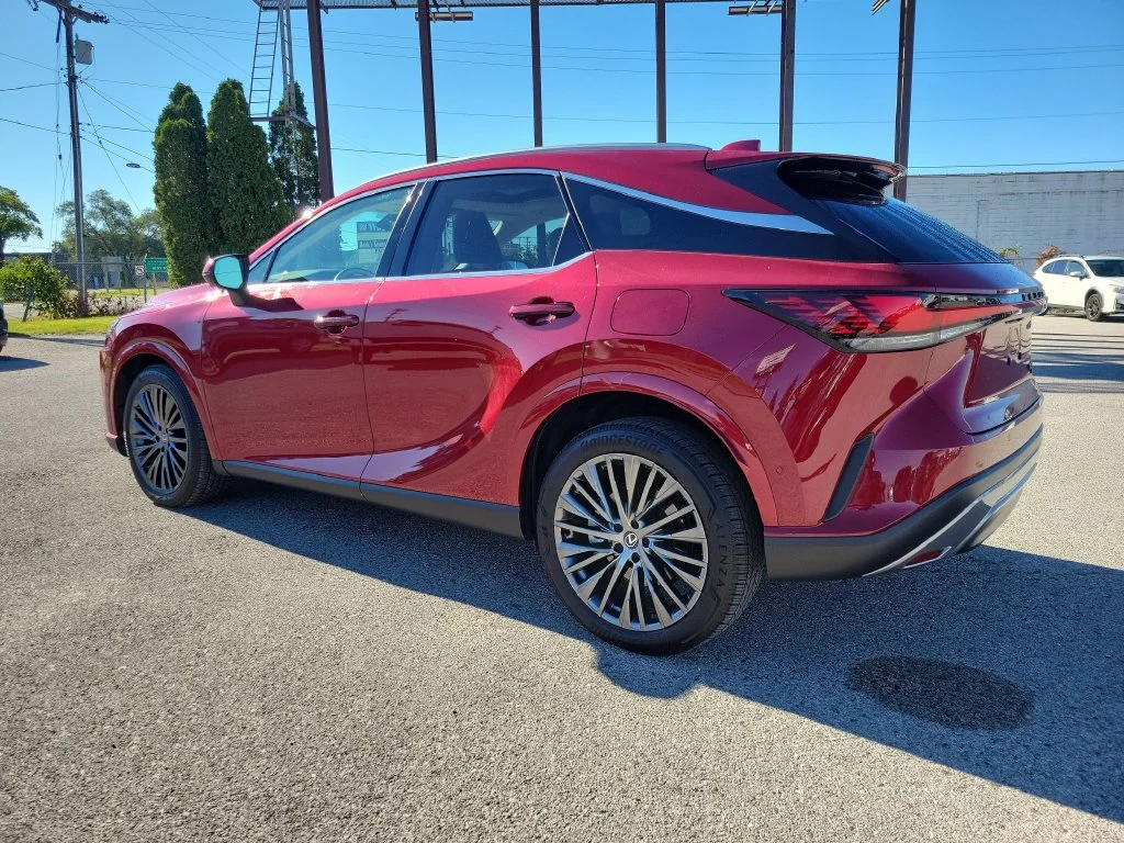 Used 2025 Red Lexus 350 Luxury image 3
