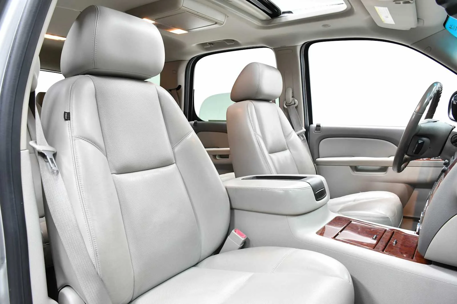 Used 2010 Sheer Silver Metallic Chevrolet LTZ image 21