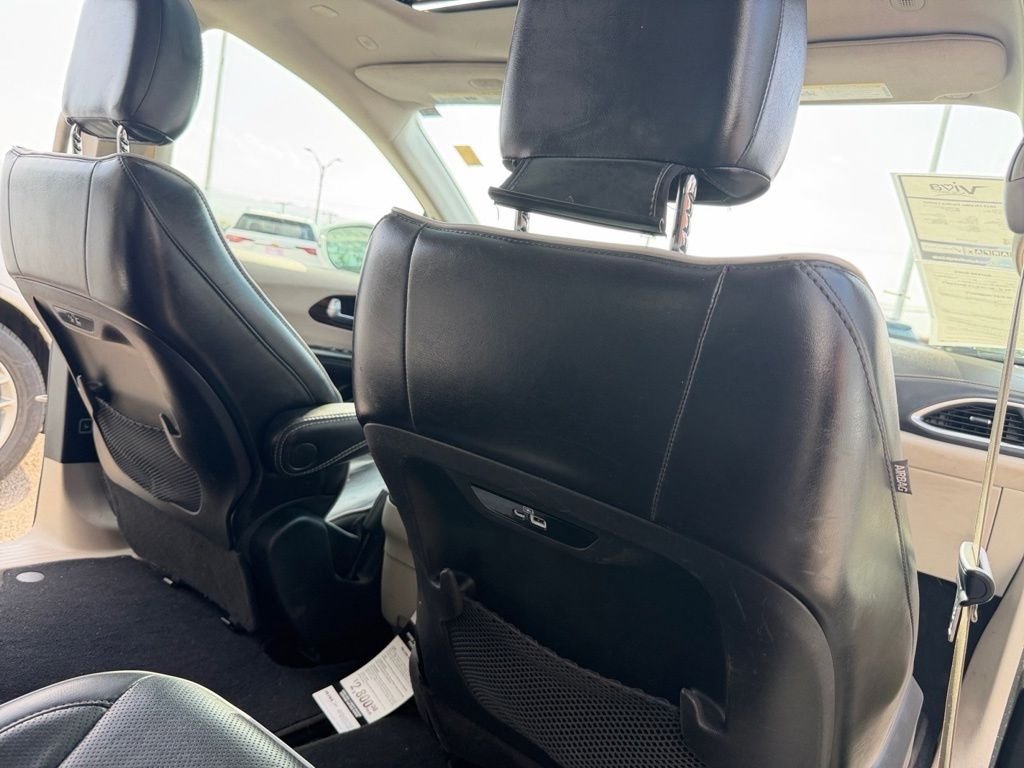Used 2022 White Chrysler Limited image 25