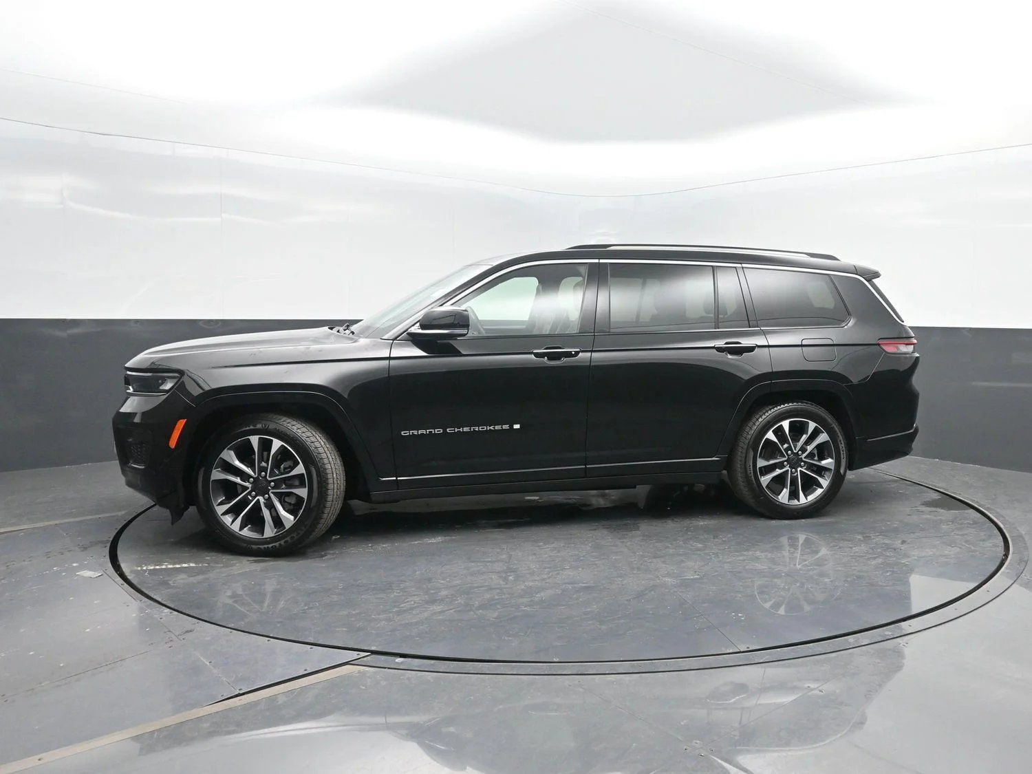 2022 Jeep Grand Cherokee L Overland 4x4's photo