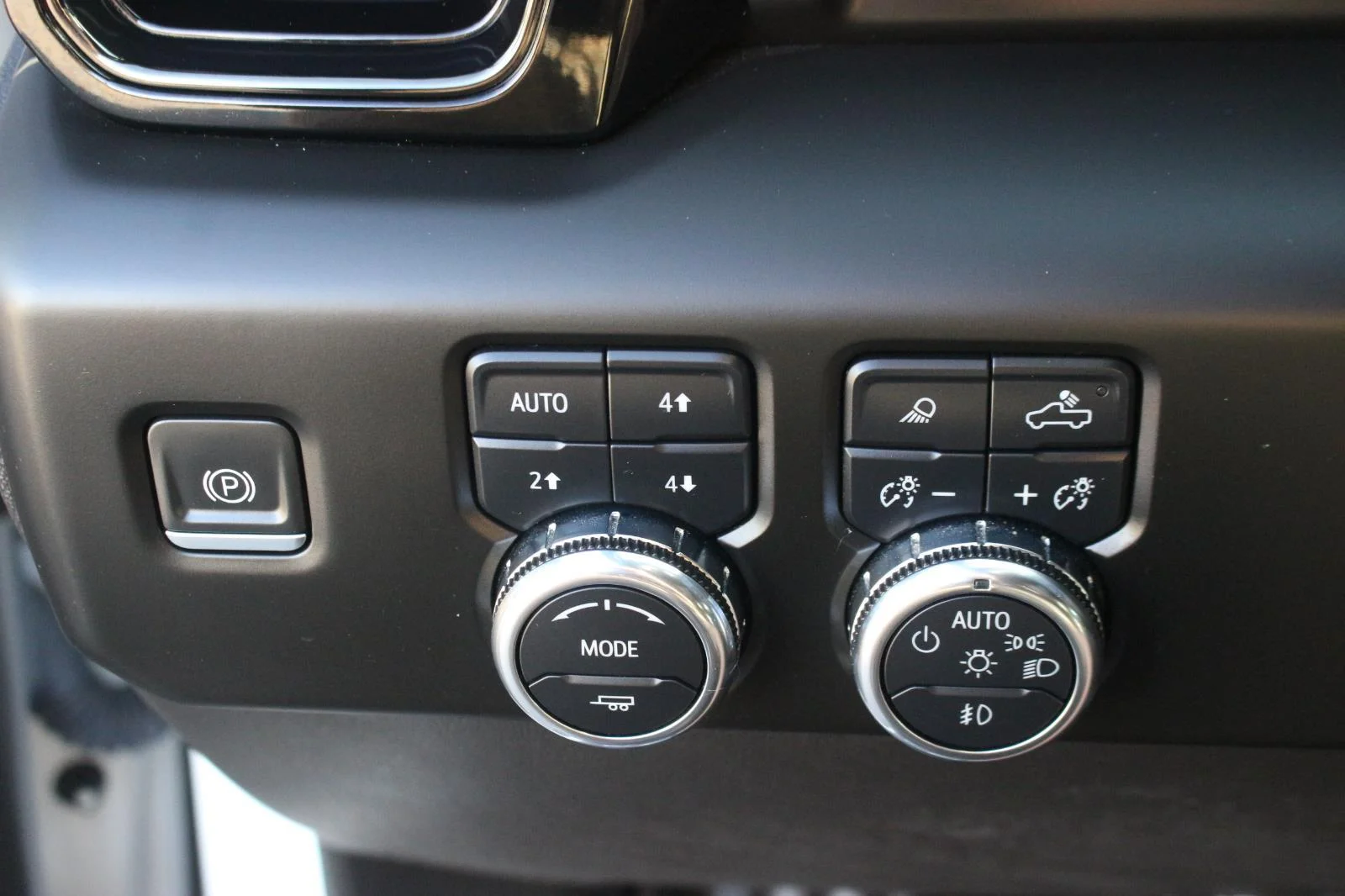 Used 2024 Summit White GMC AT4X image 33