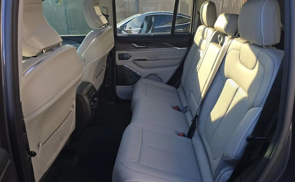 Used 2022 Gray Jeep Overland 4xe image 13