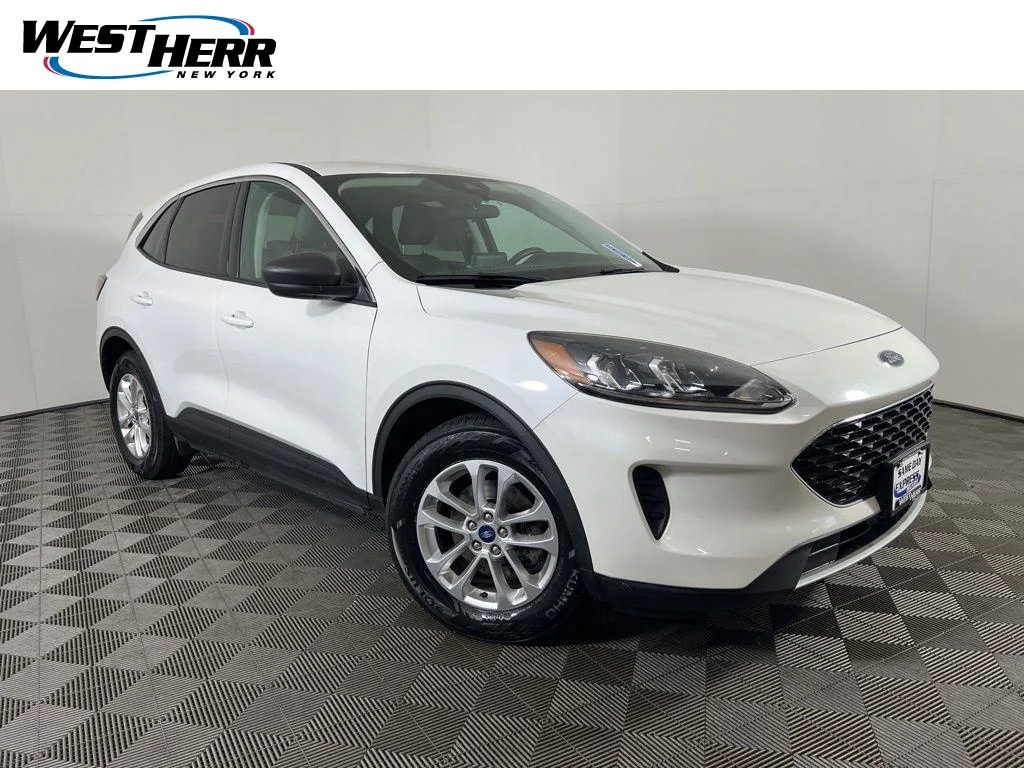 Used 2022 White Metallic Ford SE image 1