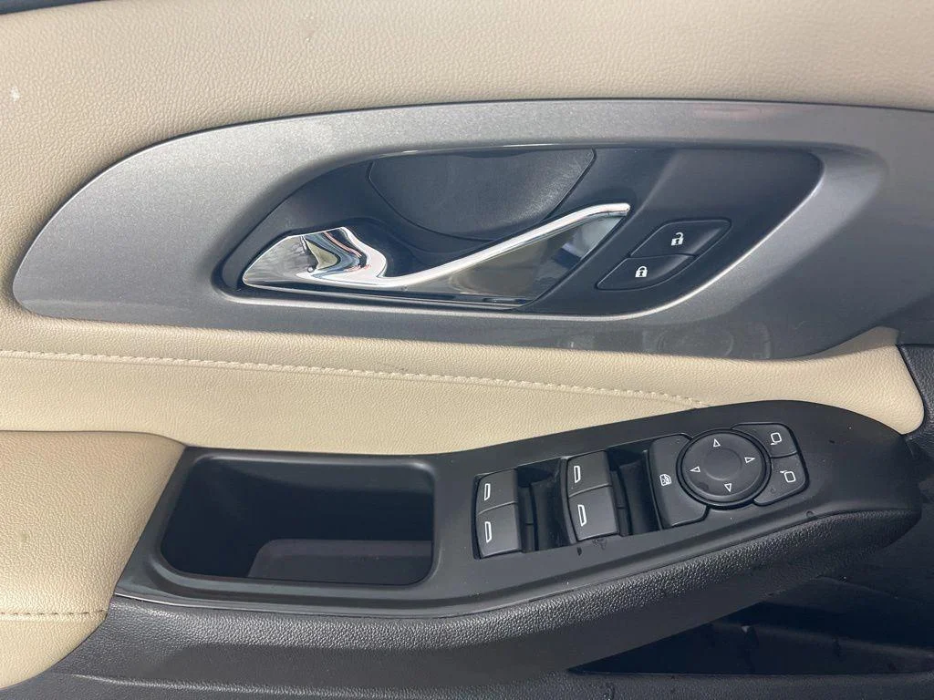Used 2023 Summit White Chevrolet LS image 7