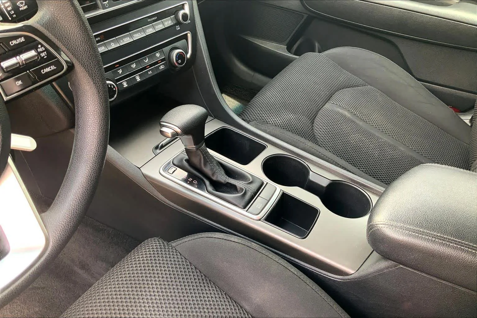 Used 2020 Sparkling Silver Kia LX image 17